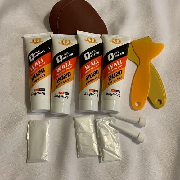 Four tubes of wall mending agent with accessories - Picture 1 of 5